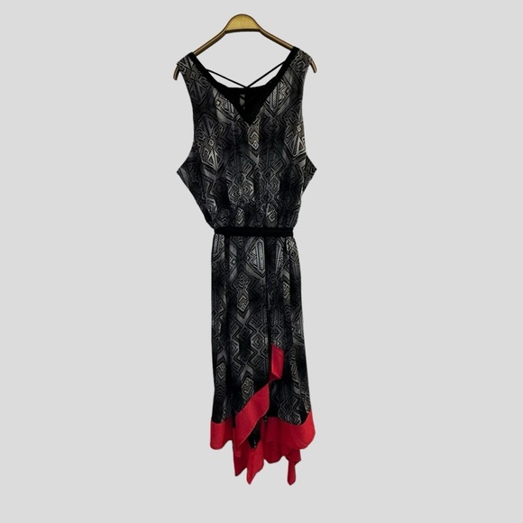 Penningtons Dresses & Skirts - Penningtons Women’s Dress 3X Black White Sleeveless Pink Shark Bite Hem